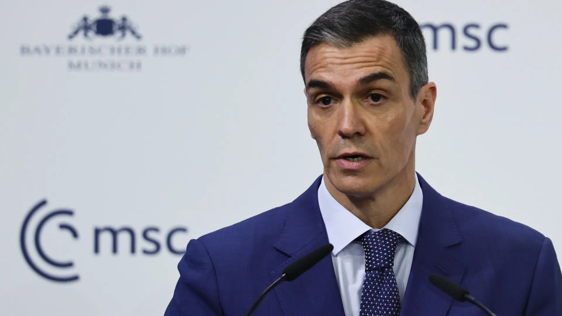 
                    Sánchez exorta potências nucleares a evitarem corrida ao armamento
                