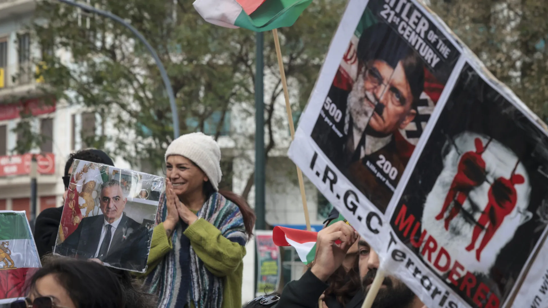 
                    Cerca de cem pessoas manifestam-se em Lisboa contra regime iraniano
                
