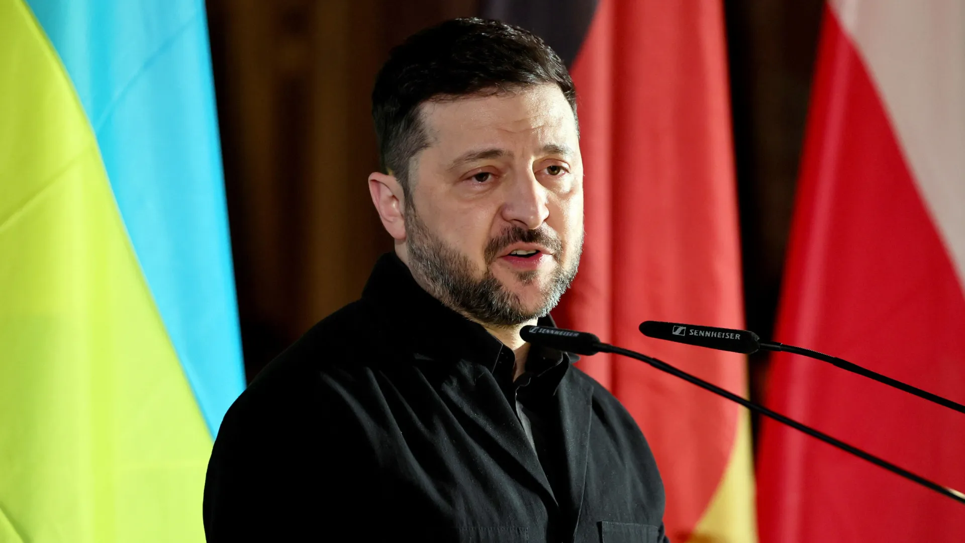 
                    Zelensky anuncia nova ronda de negociações trilaterais com Rússia e EUA
                