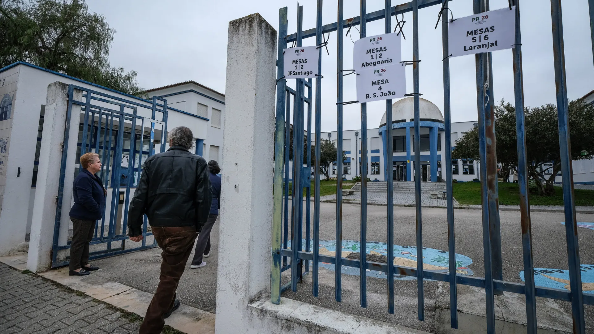 
                    72% dos autarcas sem verbas suficientes para funcionários das escolas
                