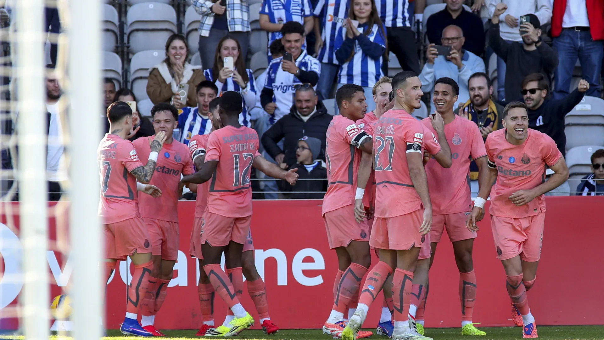 
                    Gabri Veiga mete 'like' na página certa e livra FC Porto de apertos
                