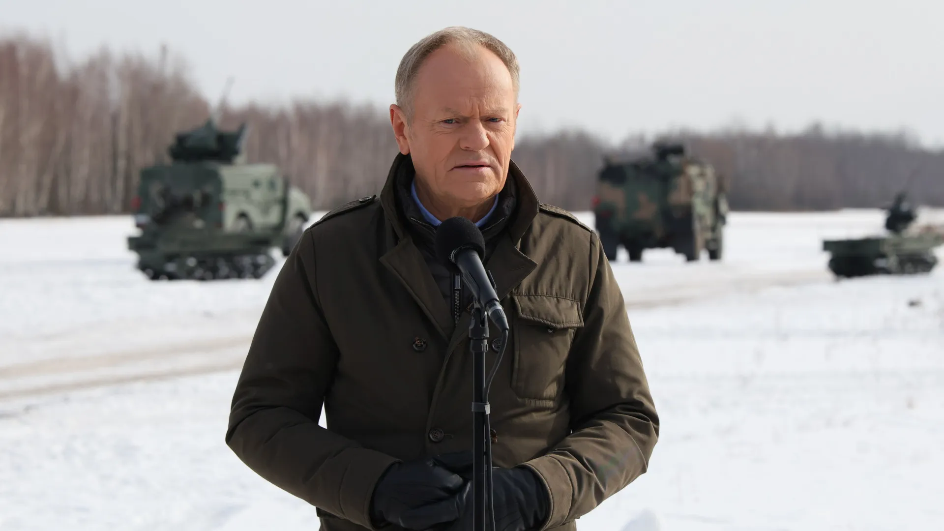 
                    Primeiro-ministro polaco pede a cidadãos que abandonem Irão 