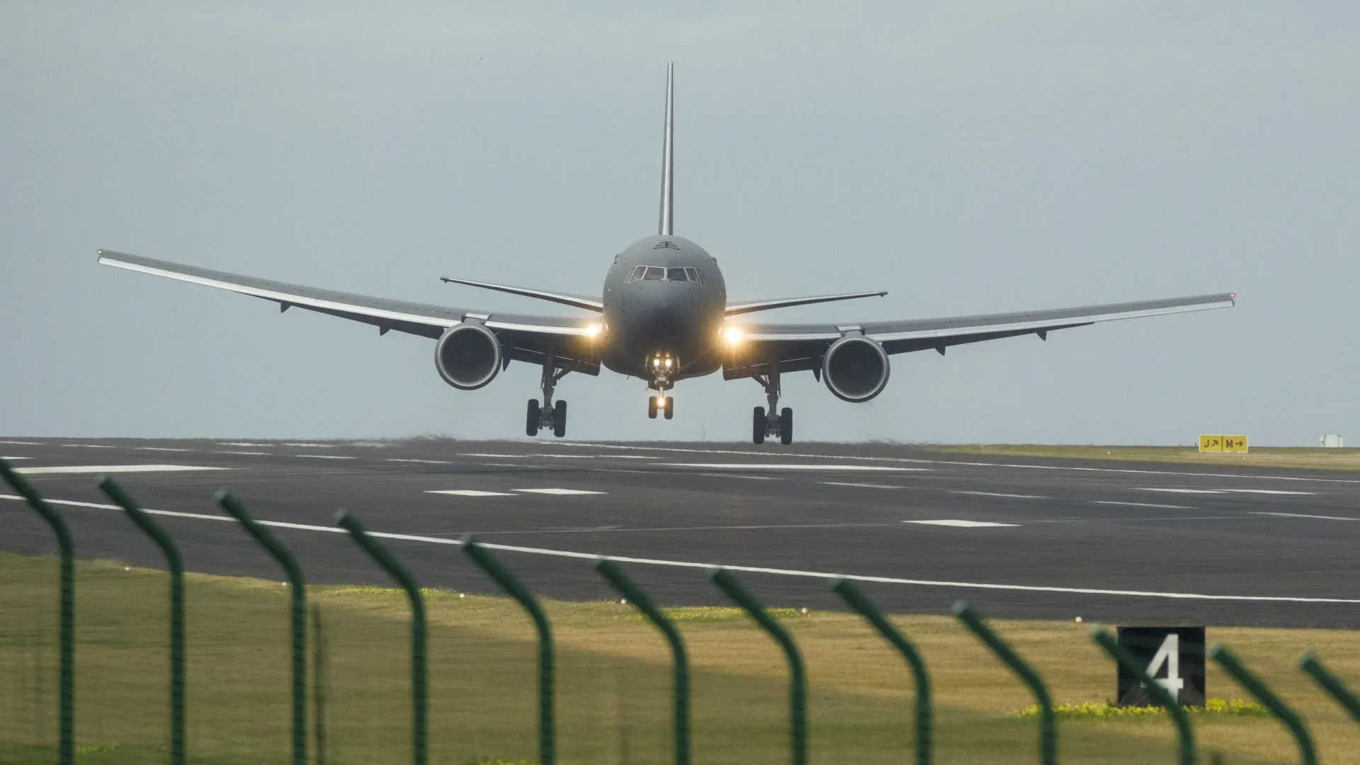 
                    Aviões dos EUA nas Lajes? 