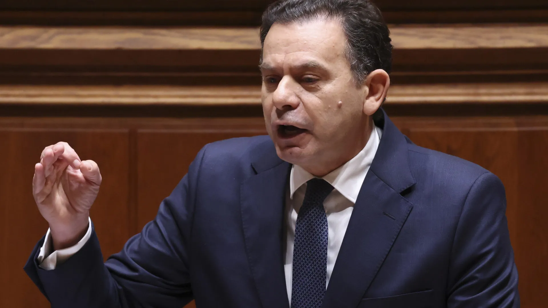 
                    Mau tempo: Montenegro e PSD recusam falha do Estado e criticam oposição
                