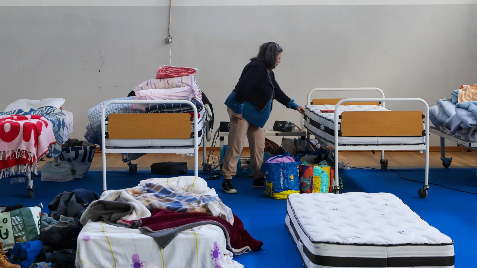 
                    Tempestade Kristin: 12 desalojados ainda sem casa em Leiria
                