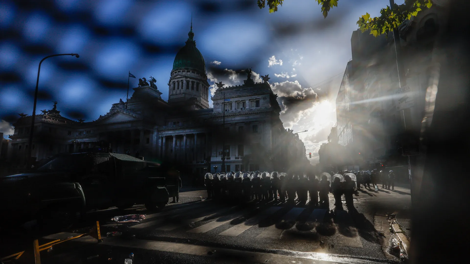 
                    Câmara baixa do parlamento da Argentina aprova reforma laboral
                