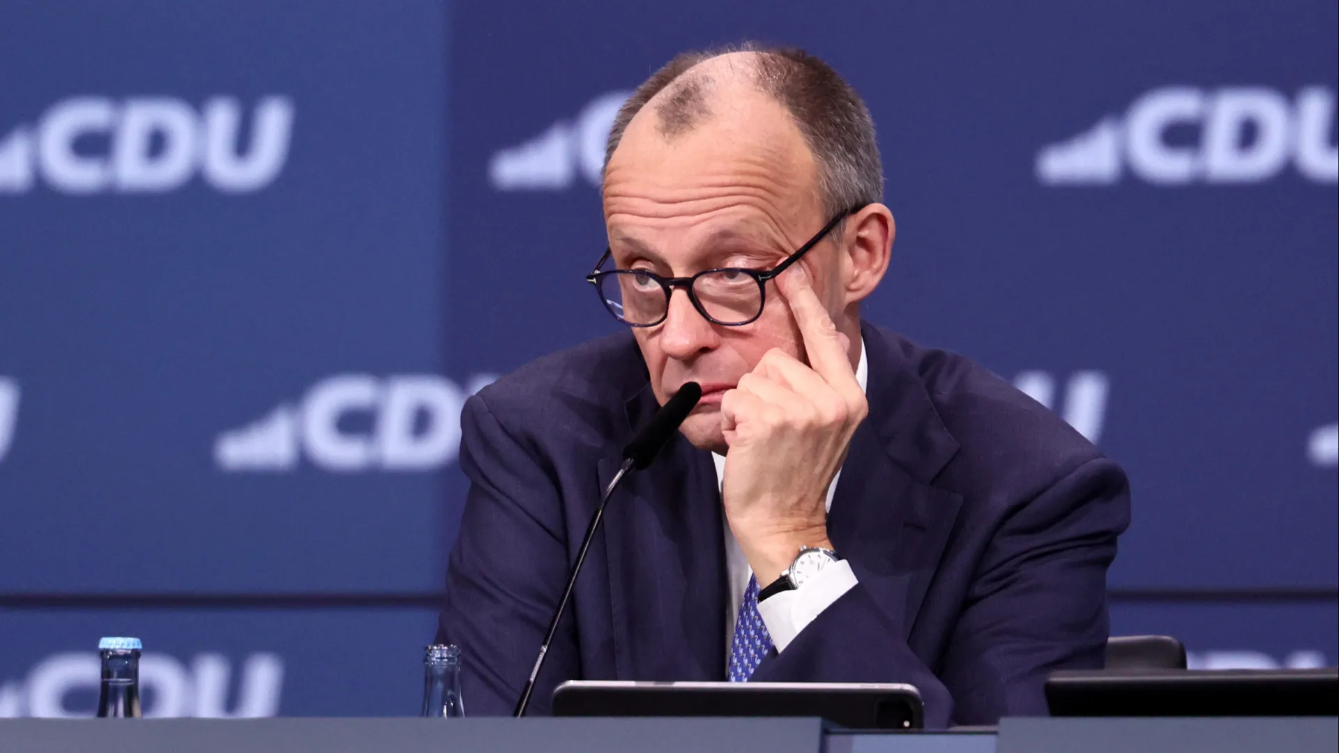 
                    Merz recusa dialogar com extrema-direita alemã
                