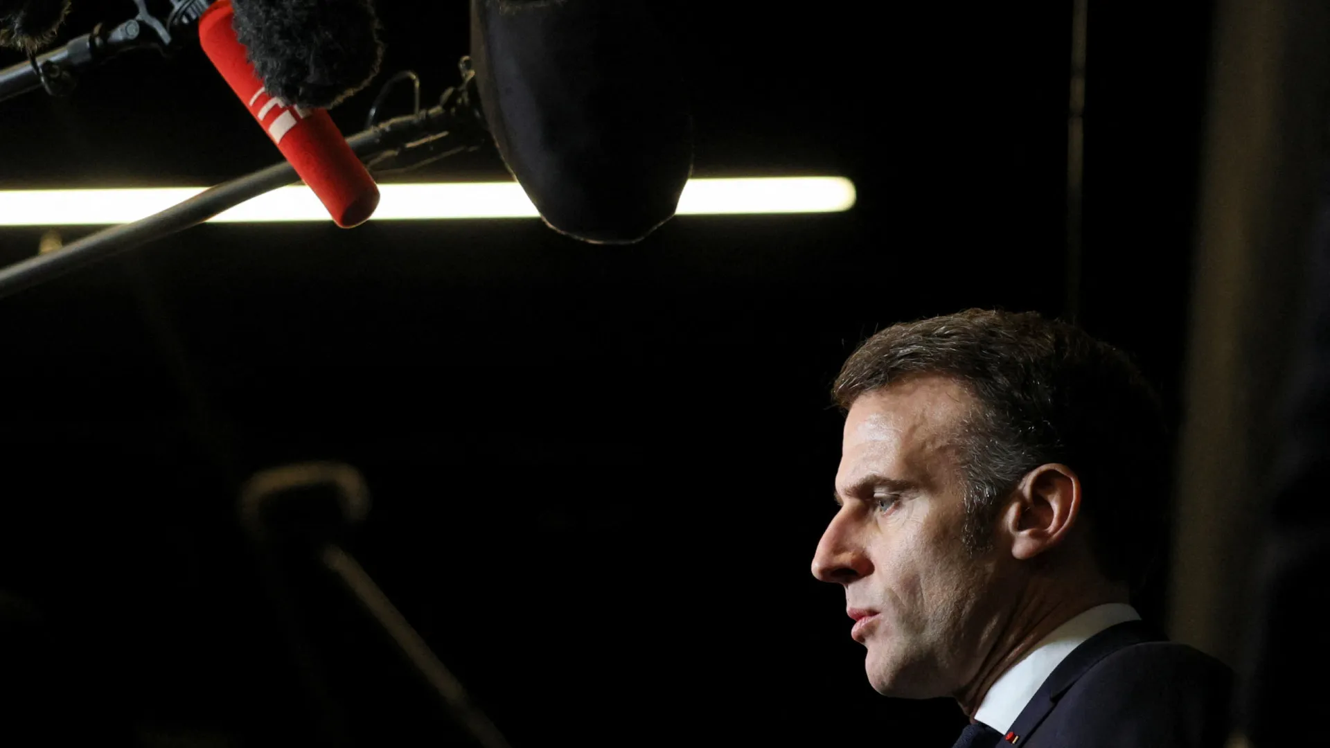 
                    Tarifas de Trump? Macron satisfeito por contrapoderes terem atuado
                