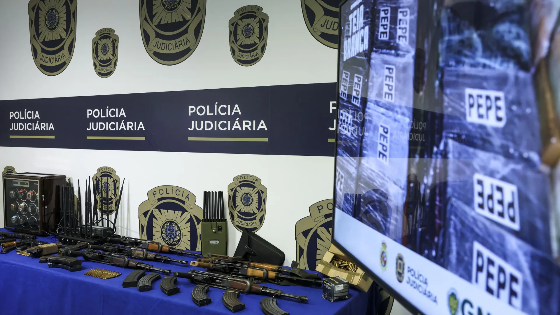 
                    Detidos da operação Teia Branca são nacionais de Venezuela e Espanha
                