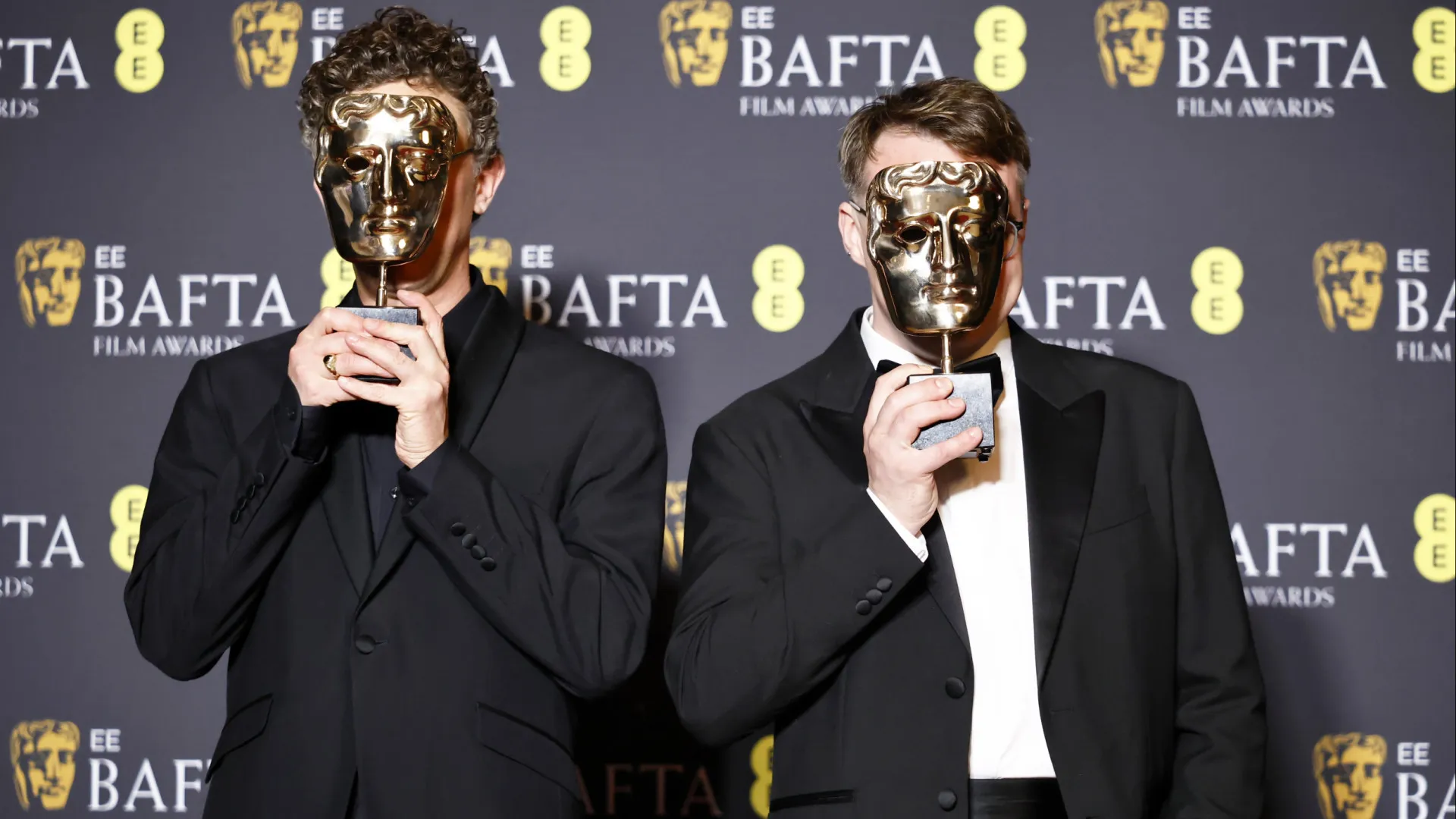 
                    Tribunal proíbe documentário 