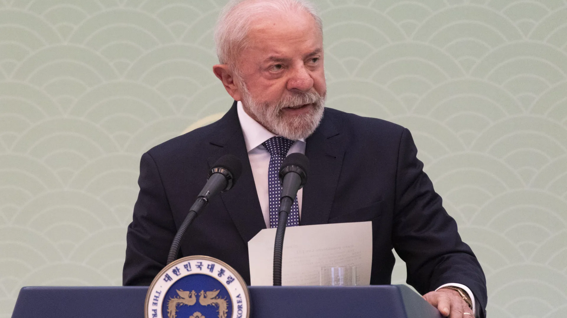 
                    Lula promete resposta rápida às chuvas mortais em Minas Gerais
                