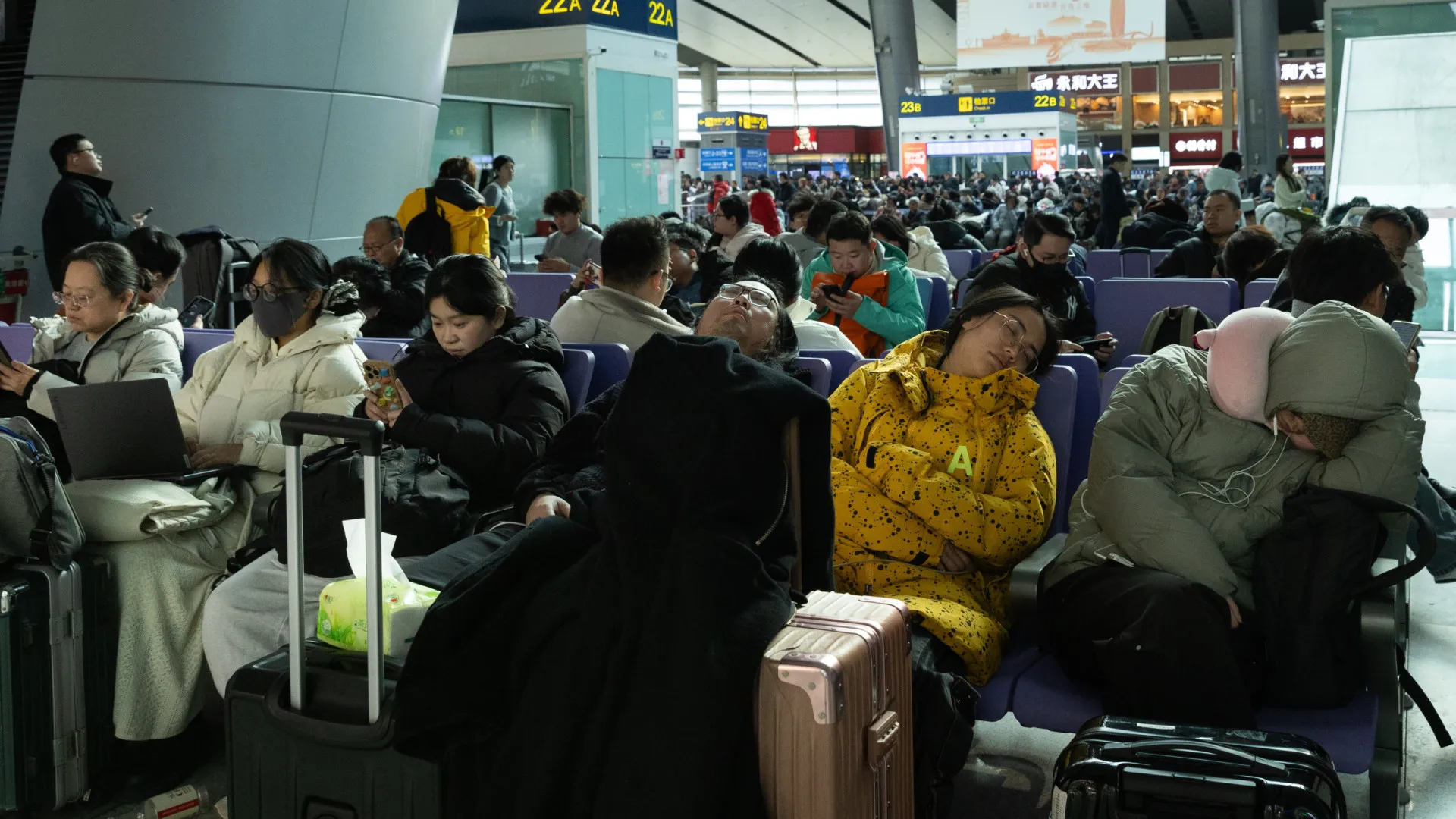 
                    China regista recorde de 9,4 mil milhões de viagens domésticas no Ano Novo Lunar
                