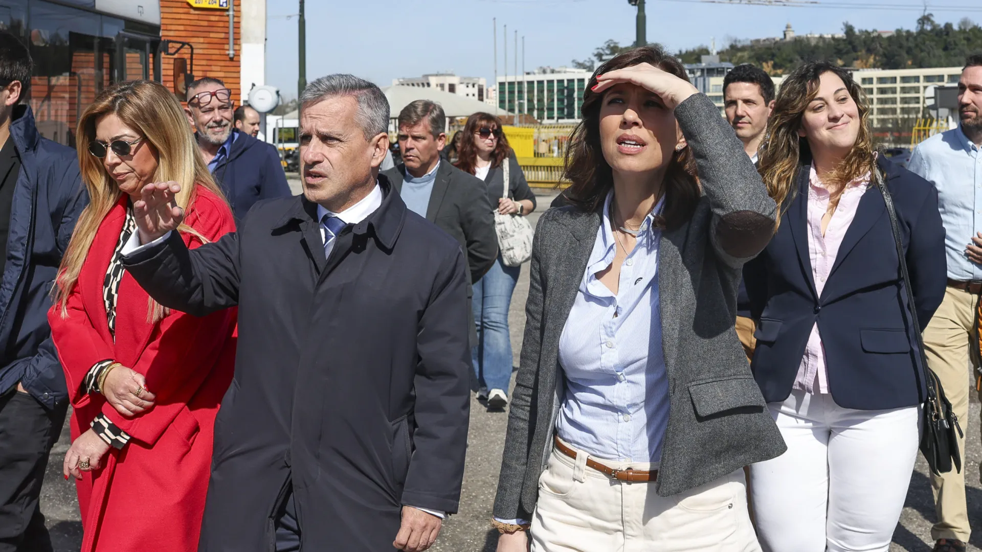 
                    IL promete contribuir com ideias que possam ajudar famílias e empresas
                