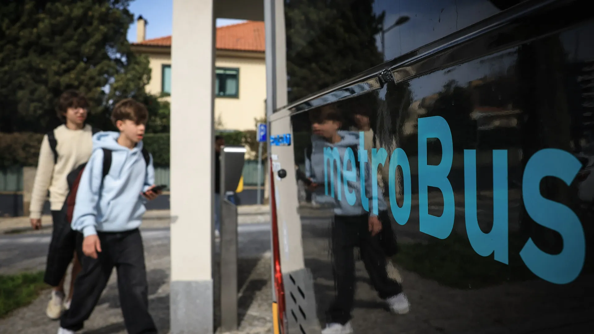 
                    Metrobus do Porto arranca hoje fase experimental após ano e meio de espera
                