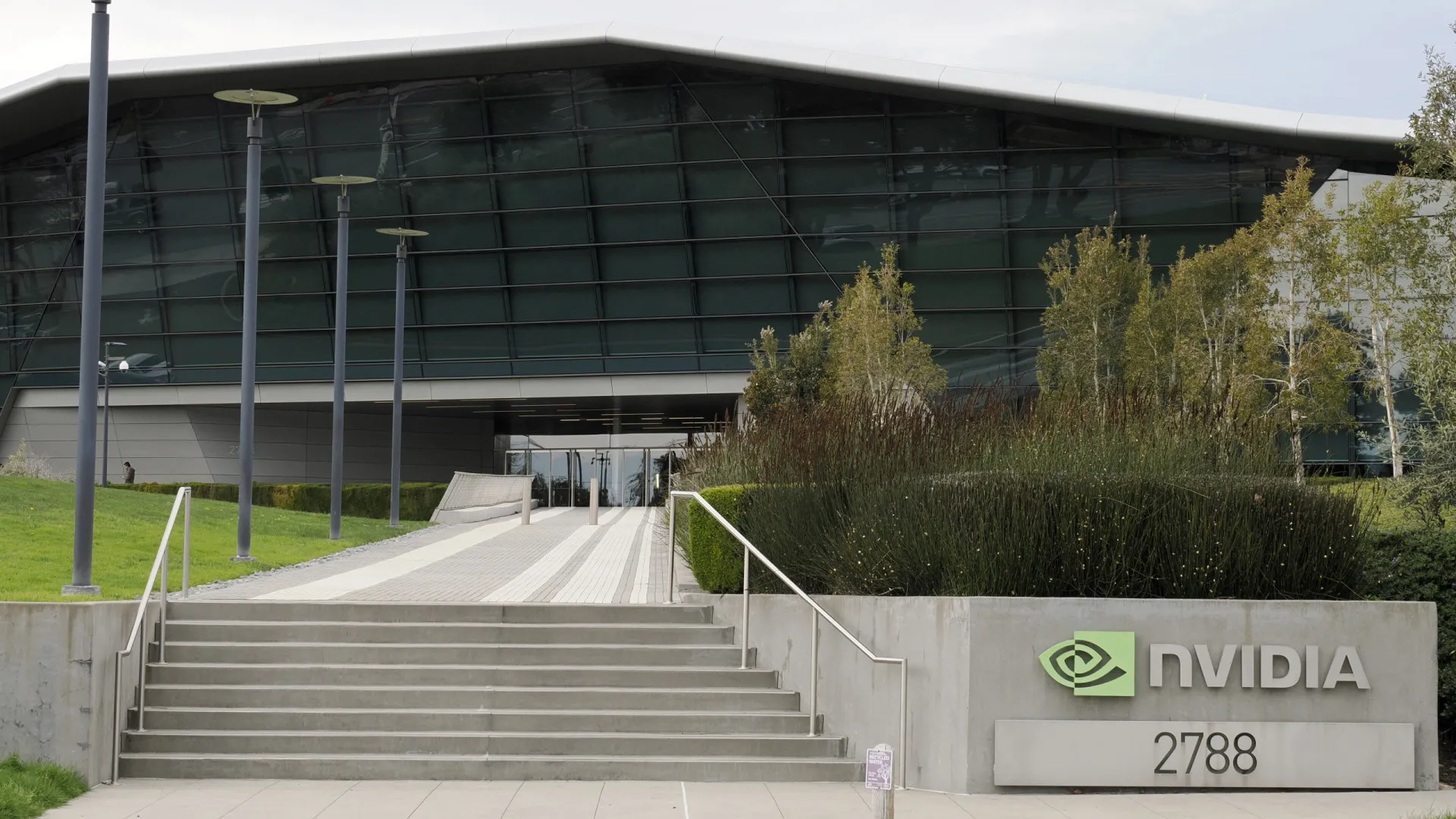 Lucro anual da Nvidia sobe 65% após atingir receitas recorde