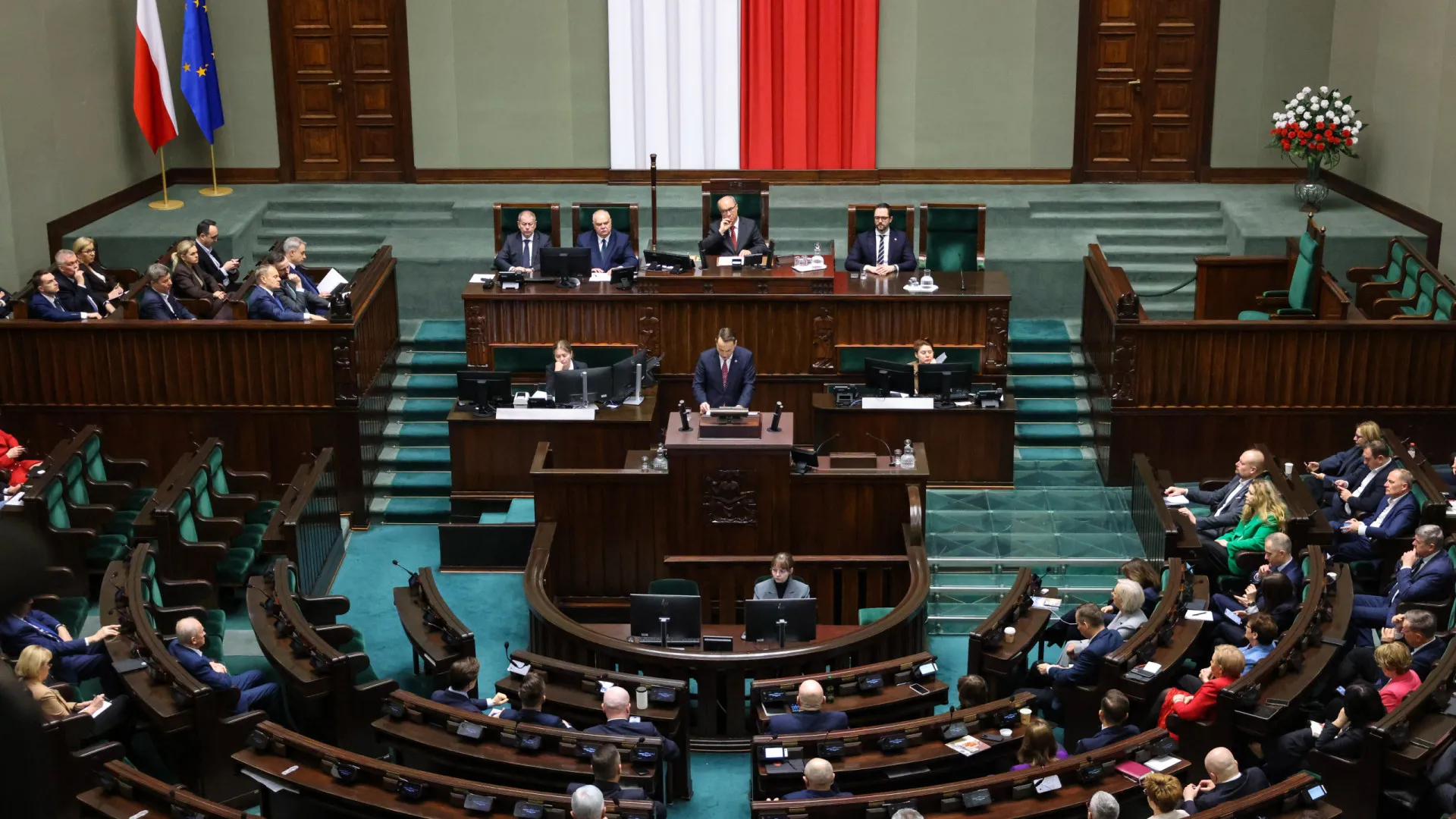 
                    MNE polaco defende UE contra crescente tentação de 