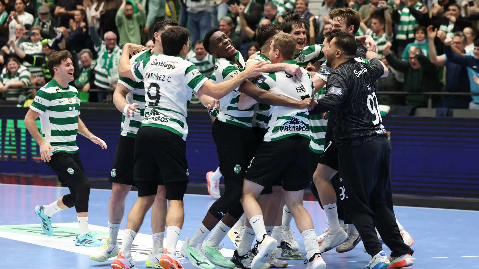 
                    Gigantes. Sporting vira derrota ao intervalo e vence Aalborg na Champions
                