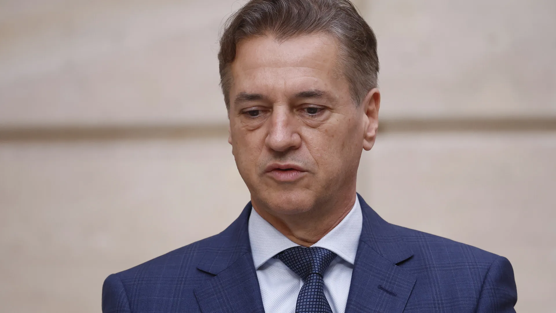 
                    Primeiro-ministro esloveno reivindica vitória nas legislativas
                