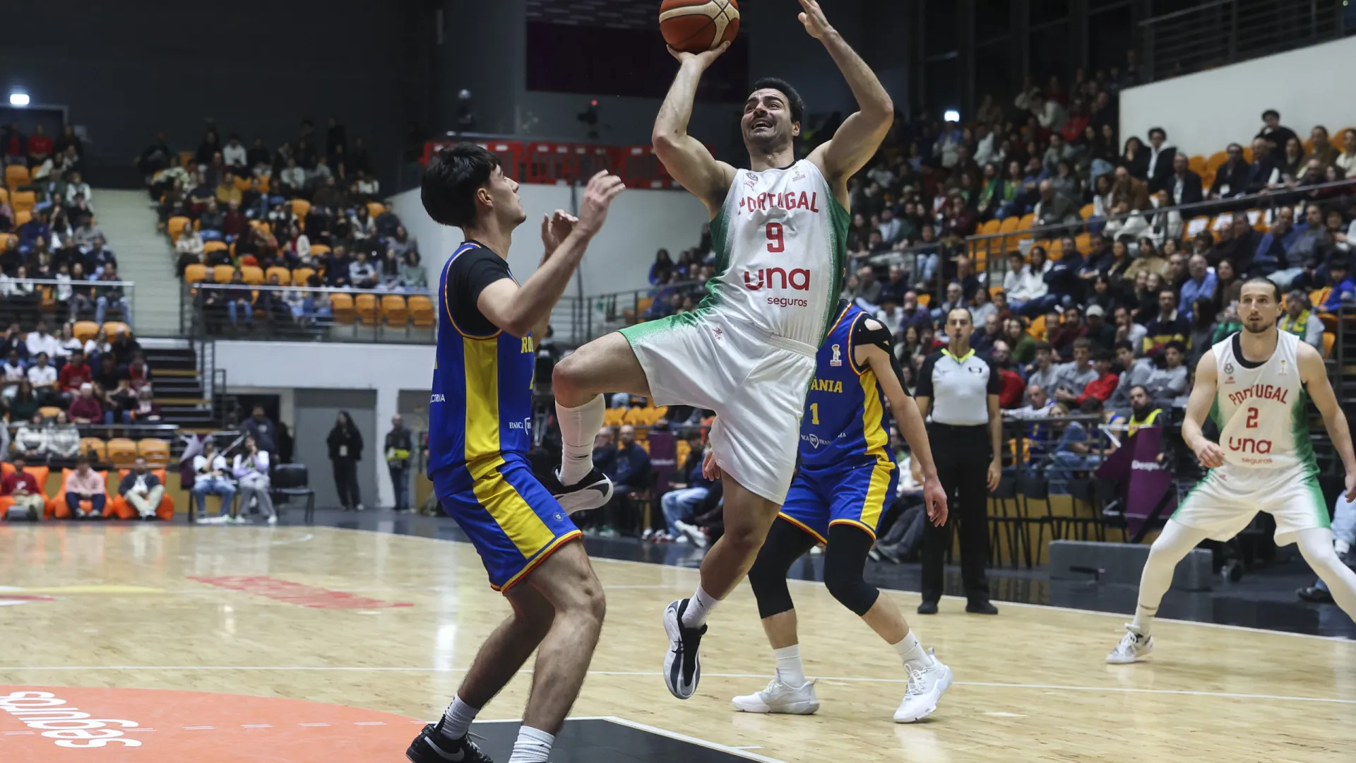 
                    Portugal vence Roménia e lidera Grupo B na corrida ao Mundial
                