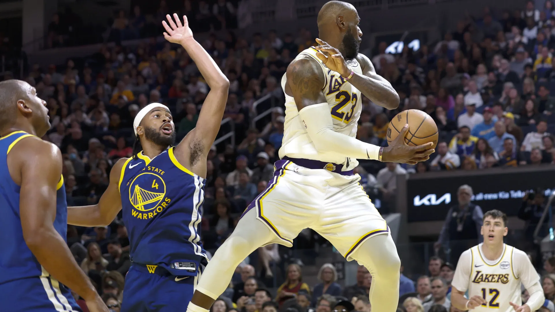 LeBron James torna-se o jogador com mais lançamentos concretizados na NBA
