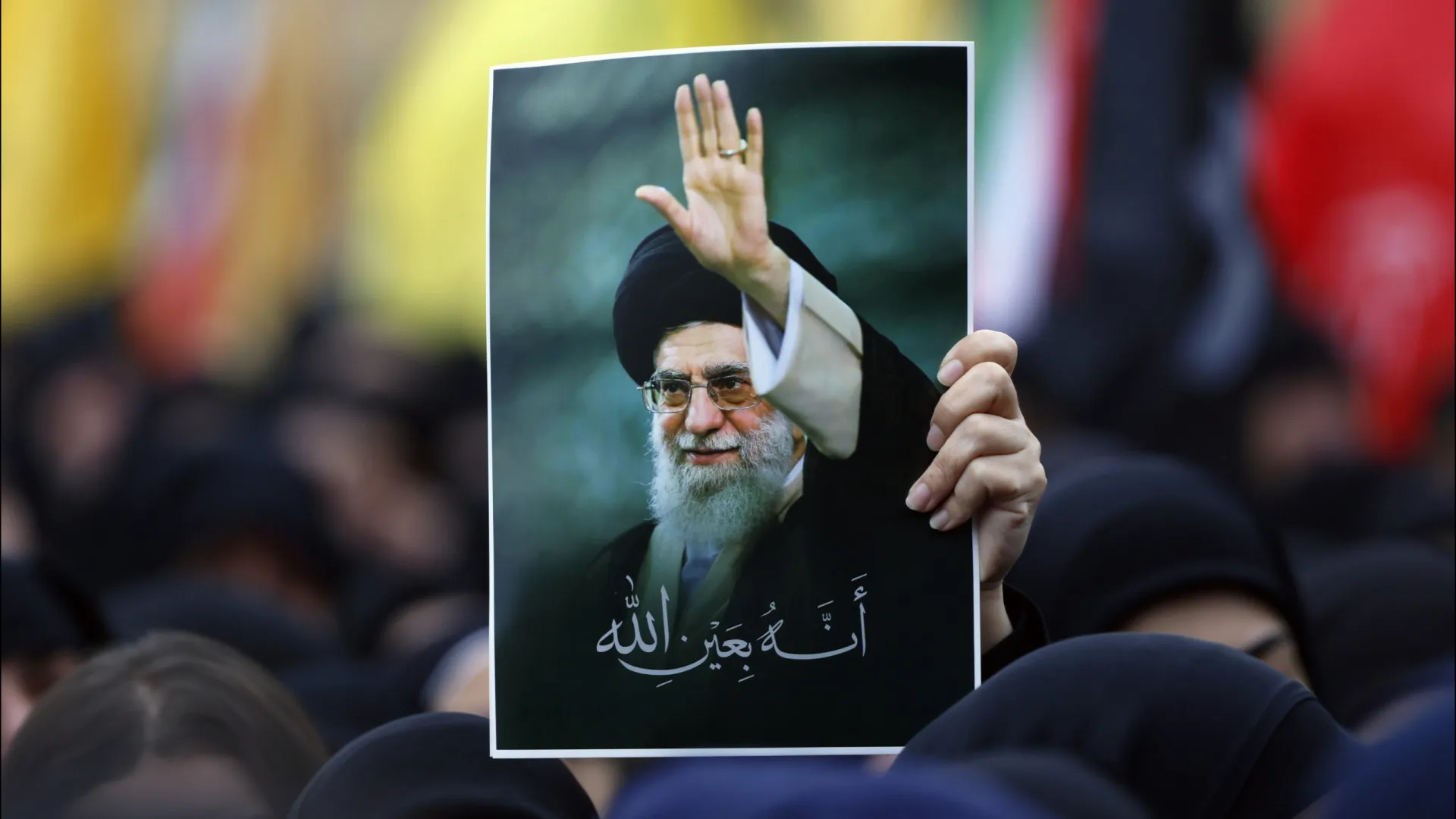 
                    Hezbollah ataca Israel desde o Líbano e exército israelita retalia
                