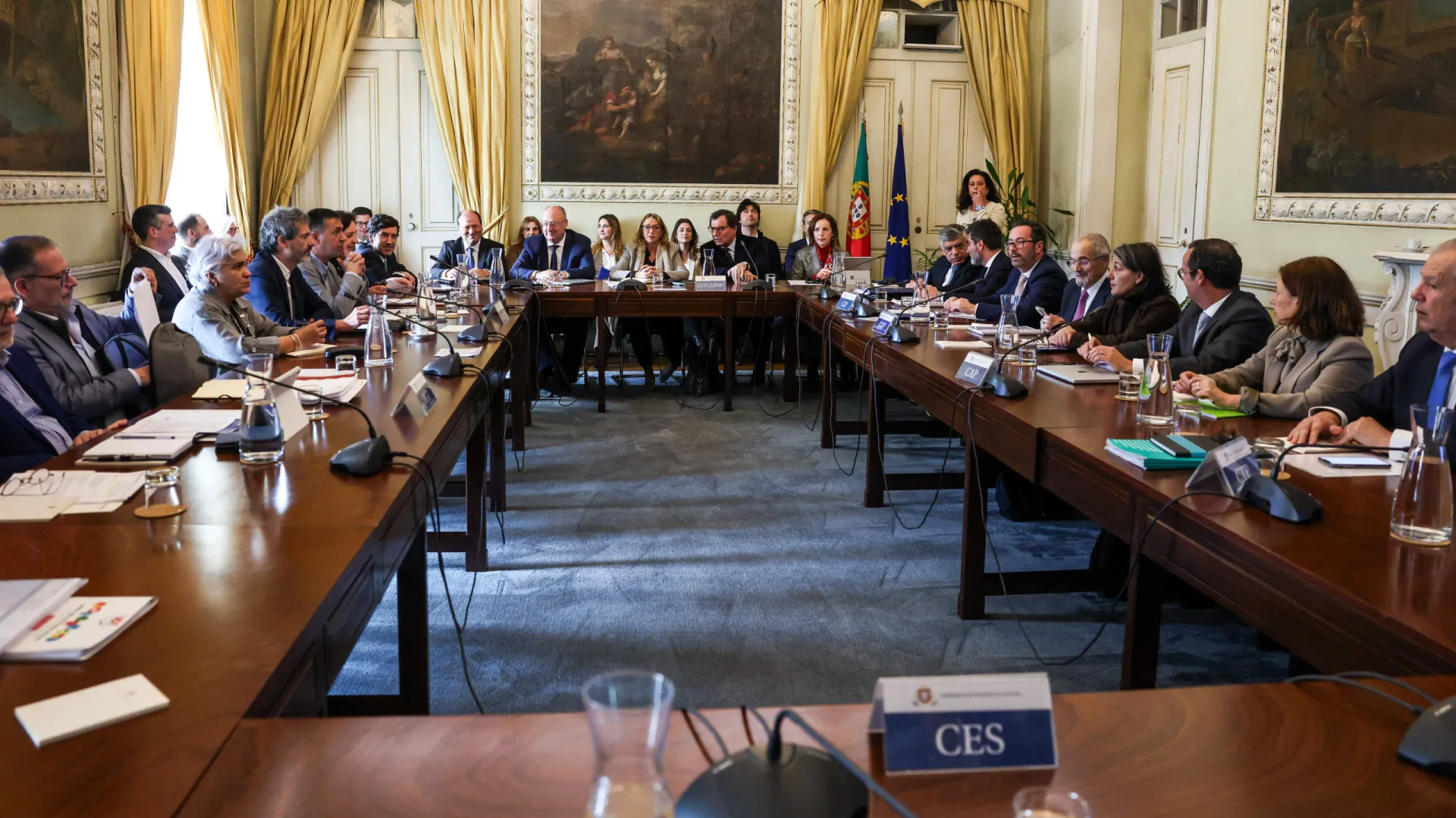 Patrões abertos a voltar à mesa de negociações. UGT diz que "não saiu"