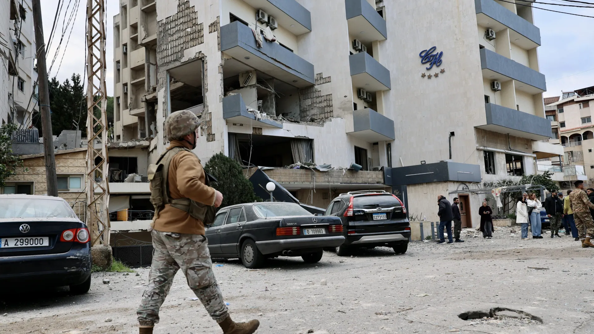 
                    Autoridades libanesas registam 72 mortos e 83 mil deslocados
                