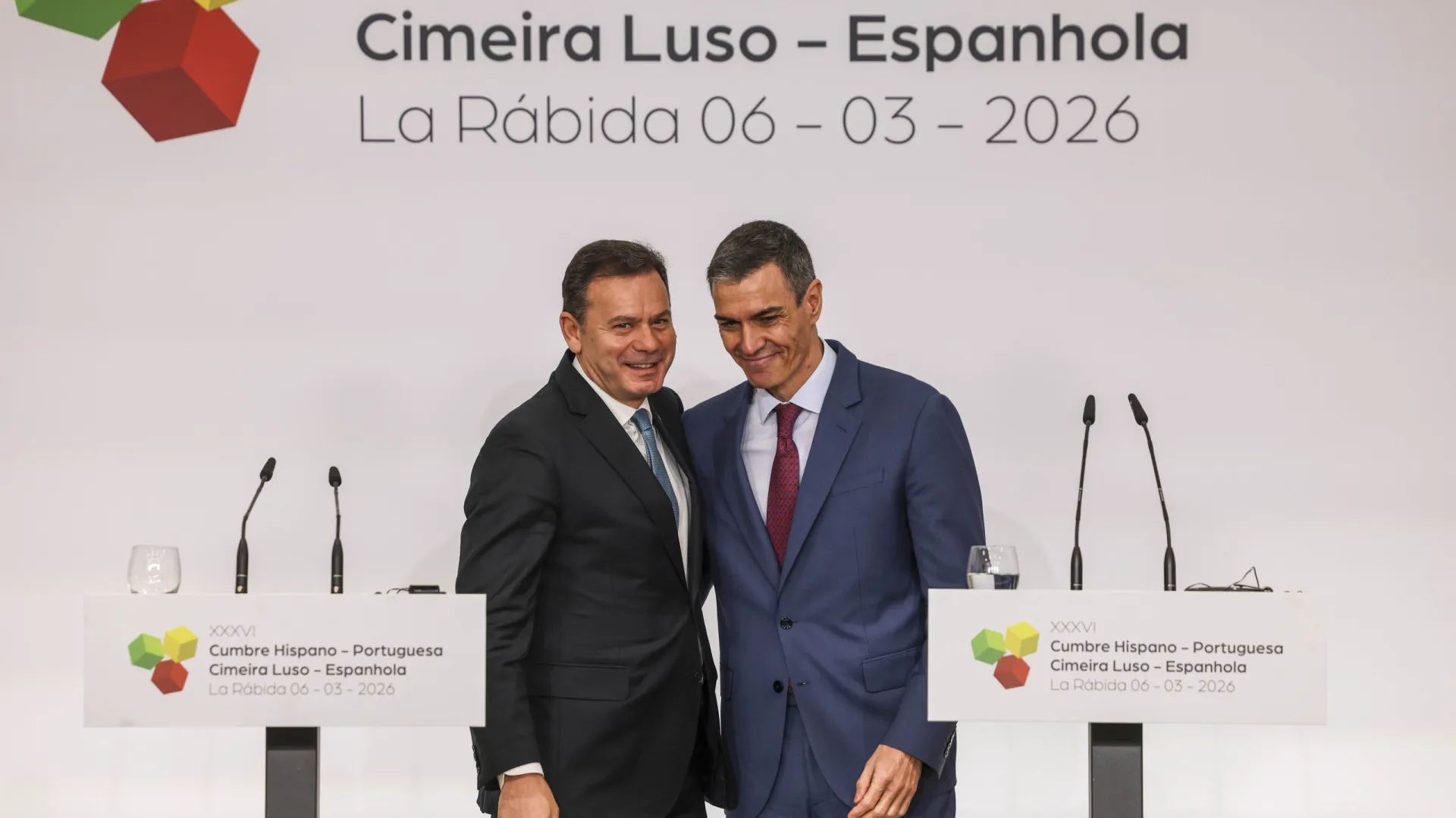 
                    Declaração final da cimeira ibérica condena ataques do Irão, mas não EUA
                