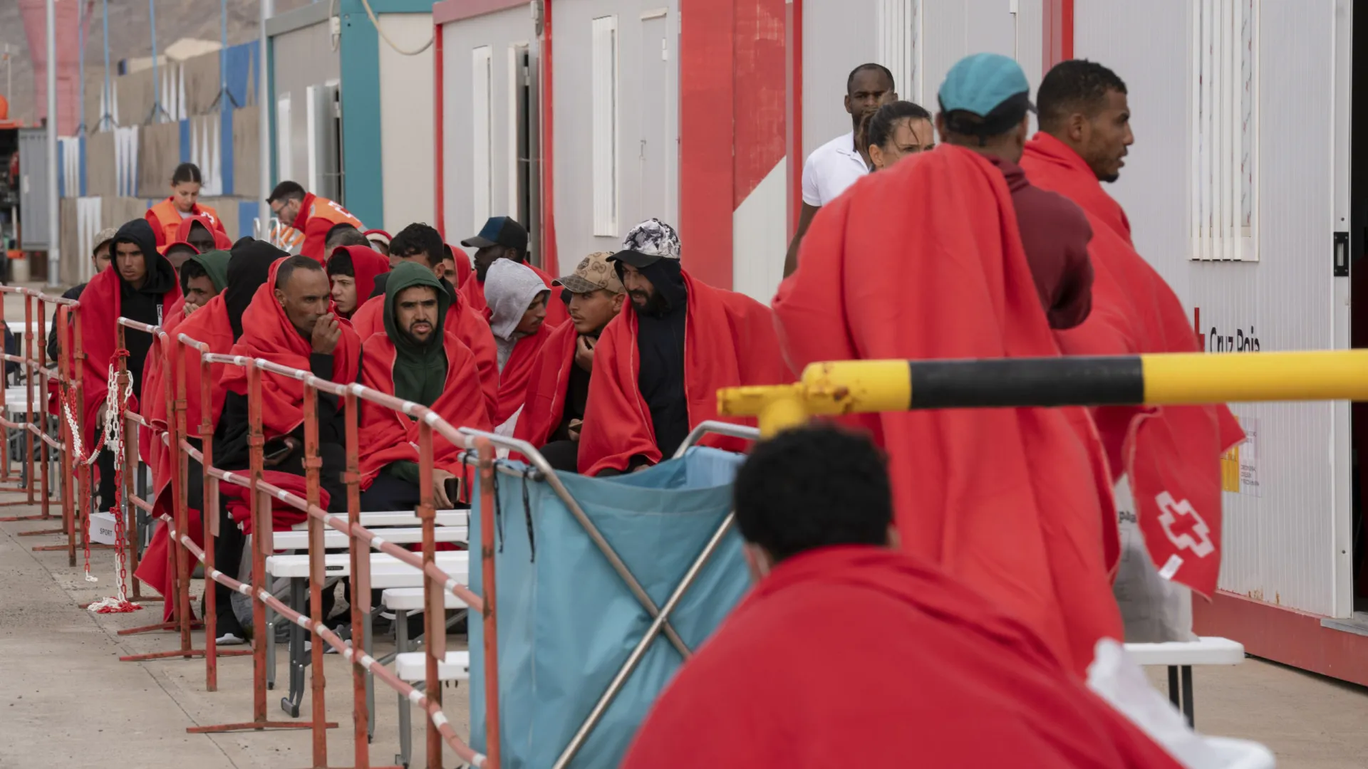 Ordens de expulsão recuam na UE e saídas sobem no 4.º trimestre de 2025