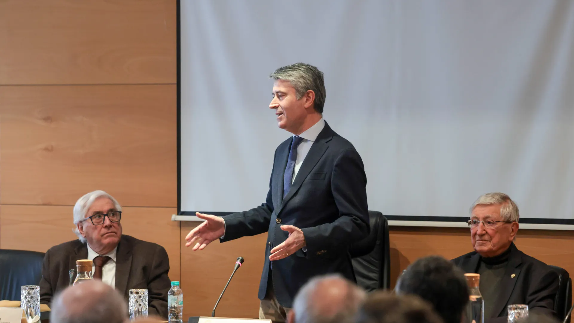 "Se Hugo Soares quer dialogar com a UGT, deve dirigir-se à UGT"