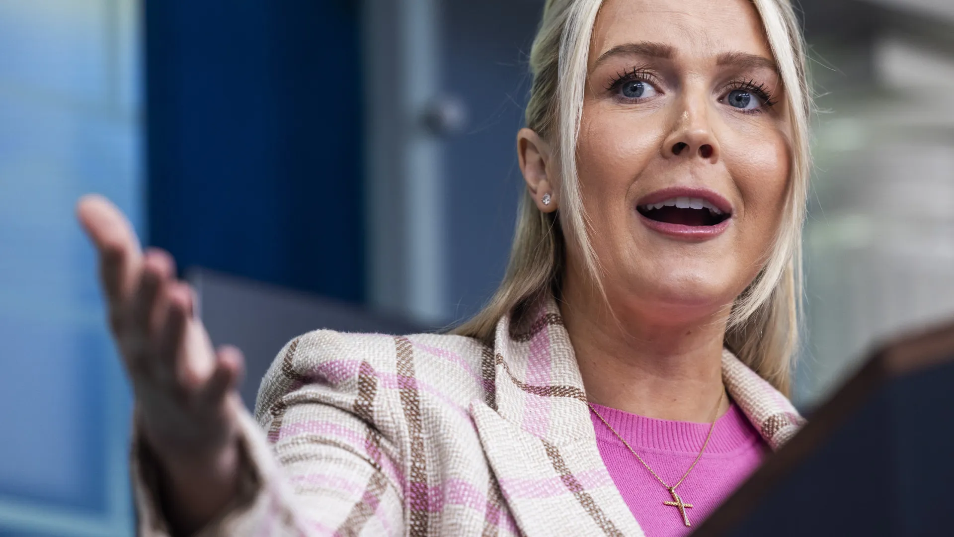 
                    Casa Branca nega que Marinha tenha escoltado navio em Ormuz
                