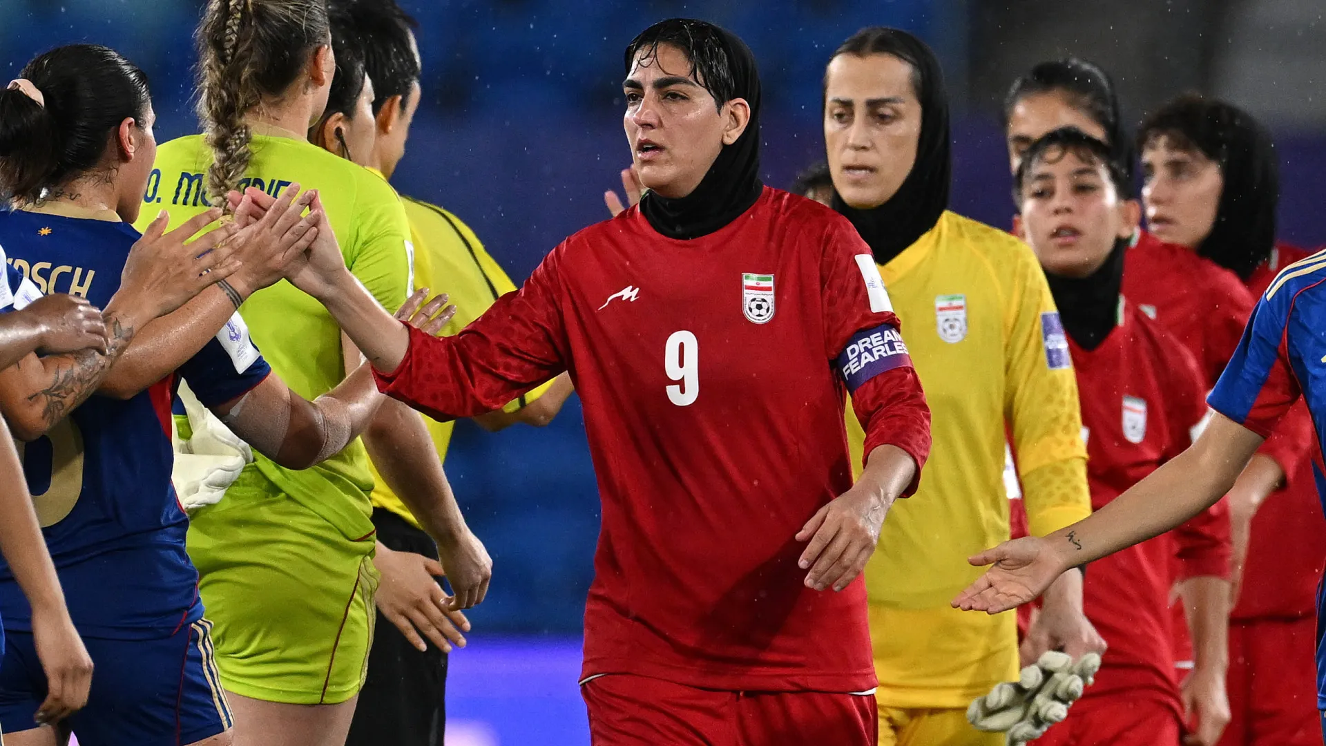 
                    Mais dois membros da seleção feminina do Irão pedem asilo na Austrália
                