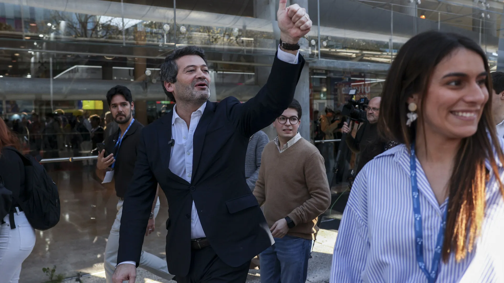 
                    Cartazes do Chega? Ventura reclama vitória da 