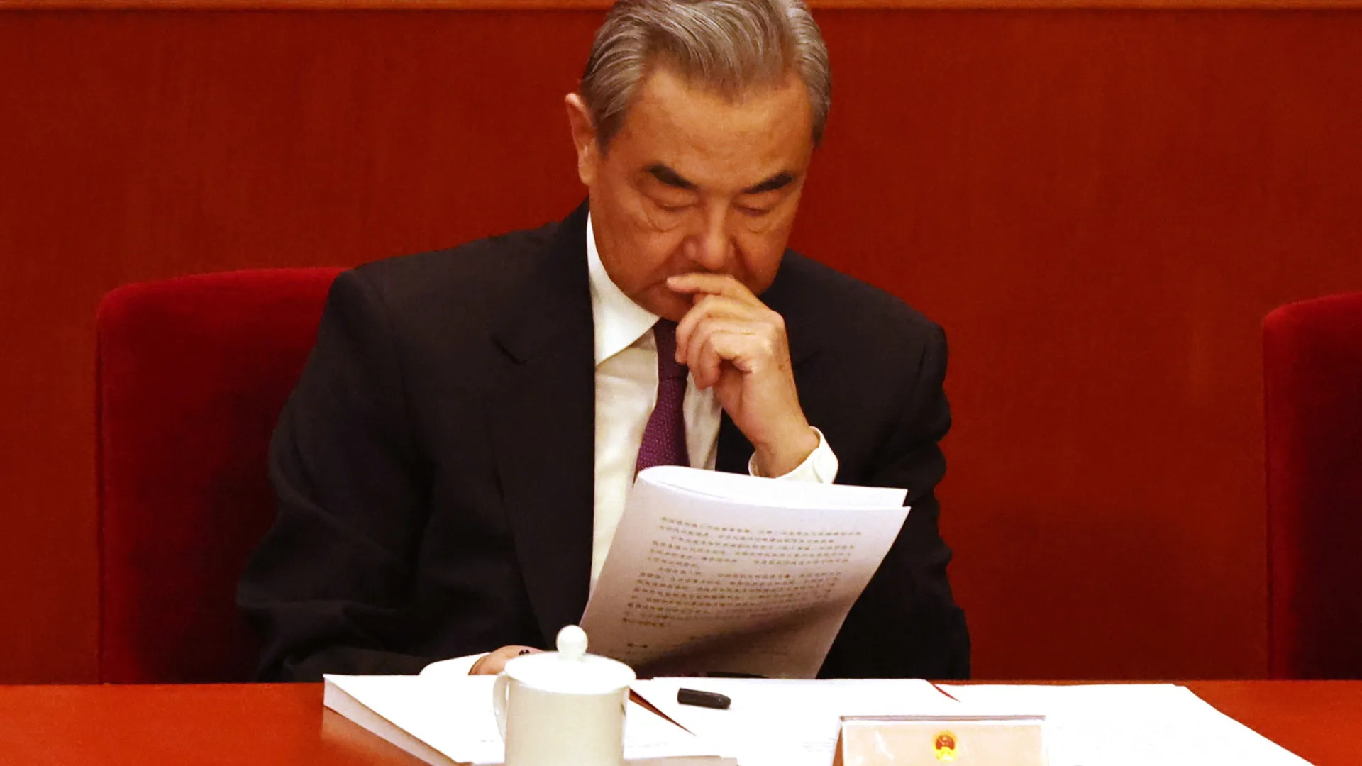 
                    MNE da China apela ao diálogo entre Afeganistão e Paquistão
                