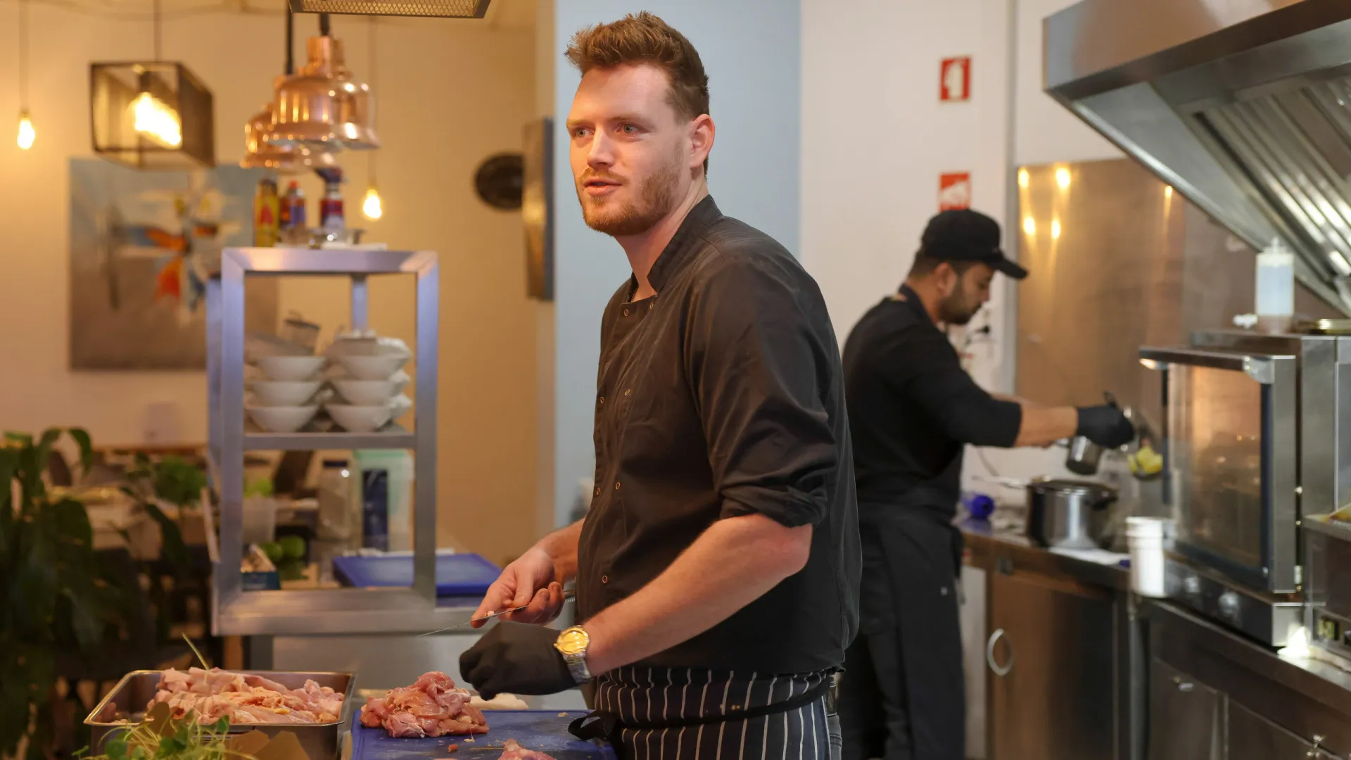 
                    Estilo de vida, clima e produtos de qualidade atraem chefs a Faro
                