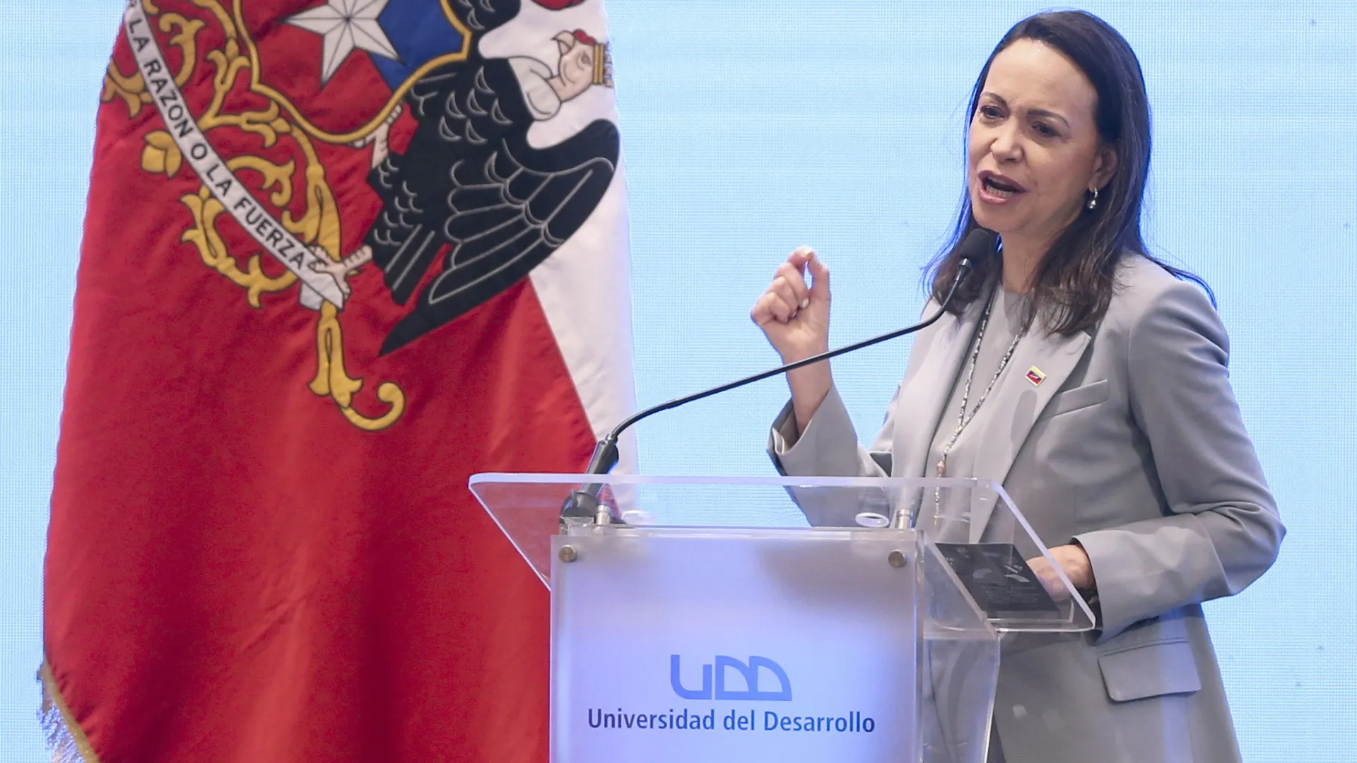 
                    Corina Machado acusa governo venezuelano de querer 