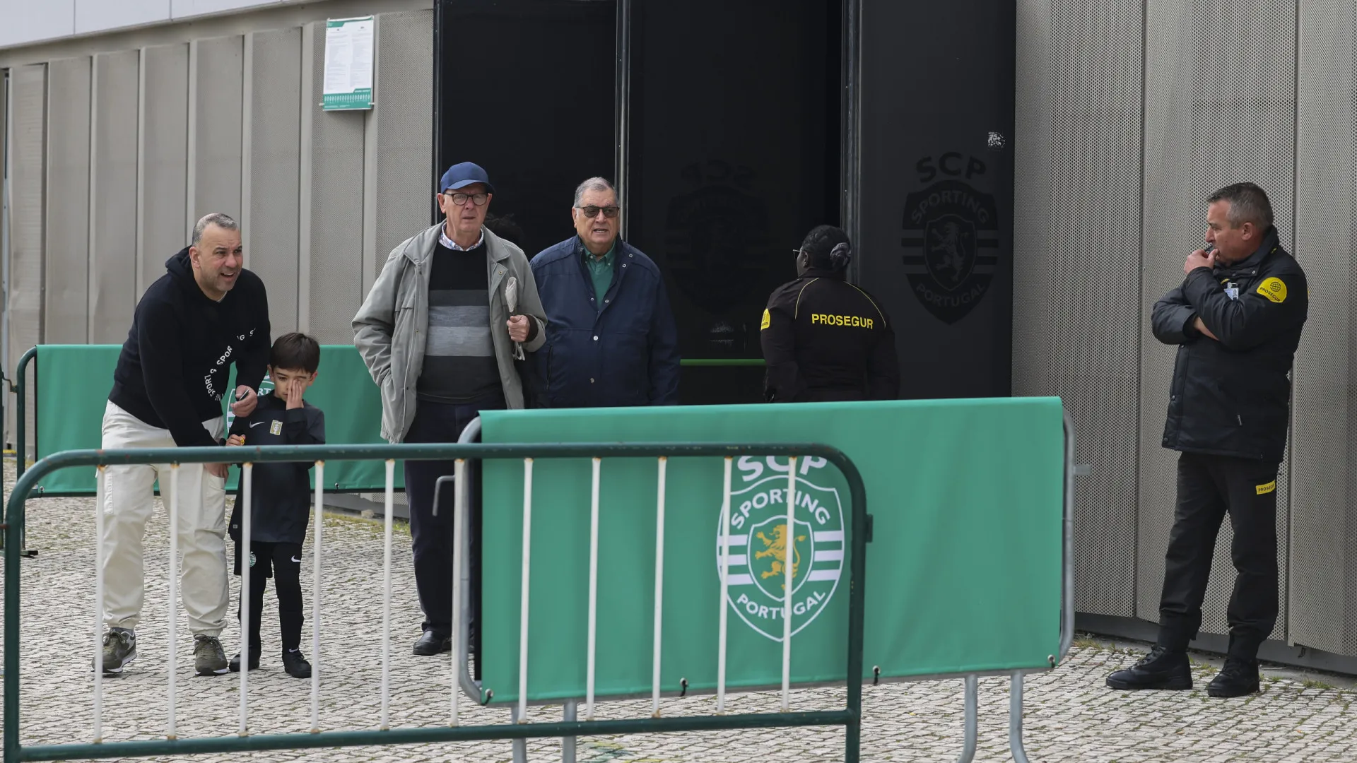 Cerca de mil sócios do Sporting votaram na primeira hora do ato eleitoral