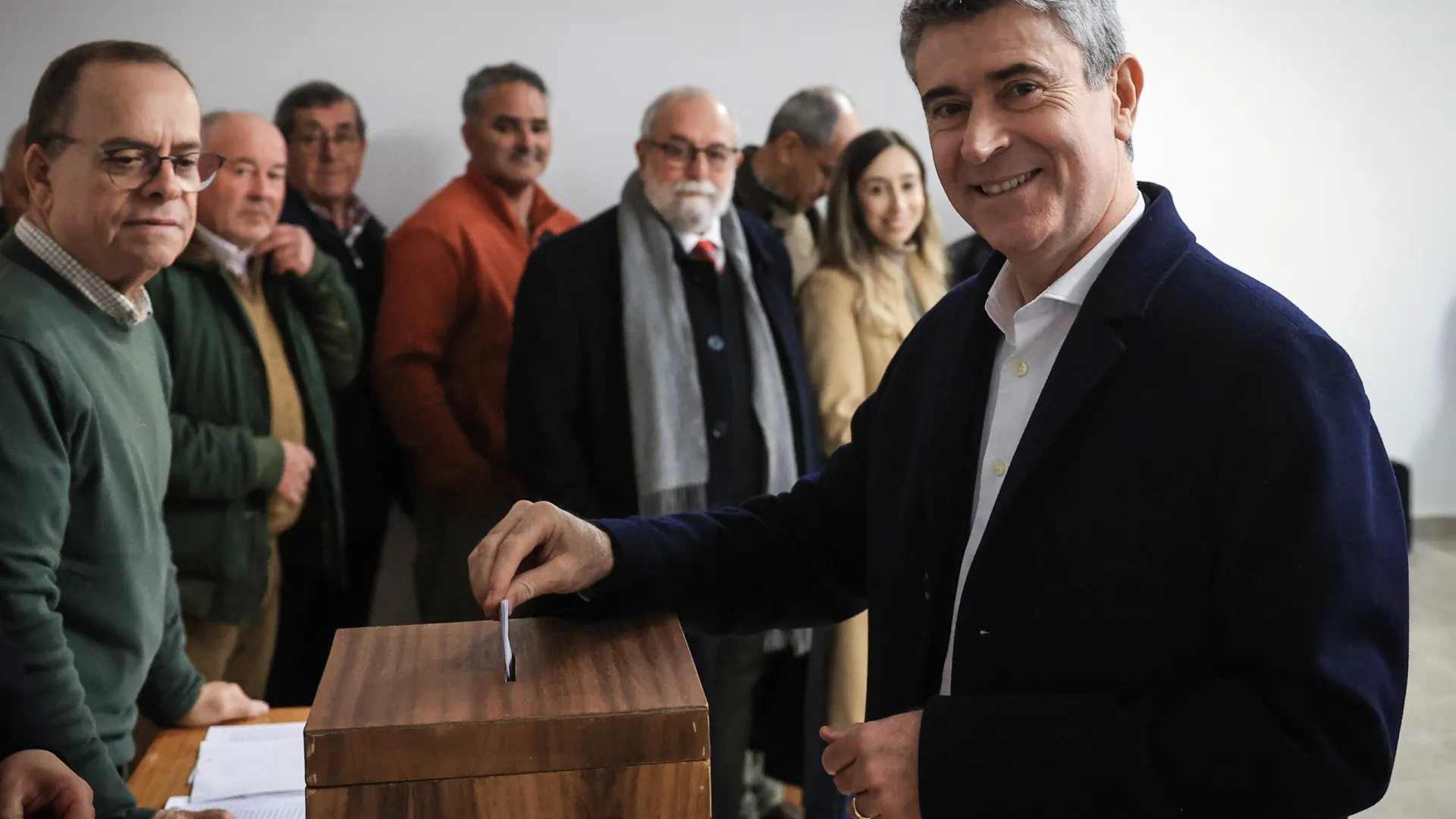 José Luís Carneiro reeleito secretário-geral do PS com 96,9% dos votos