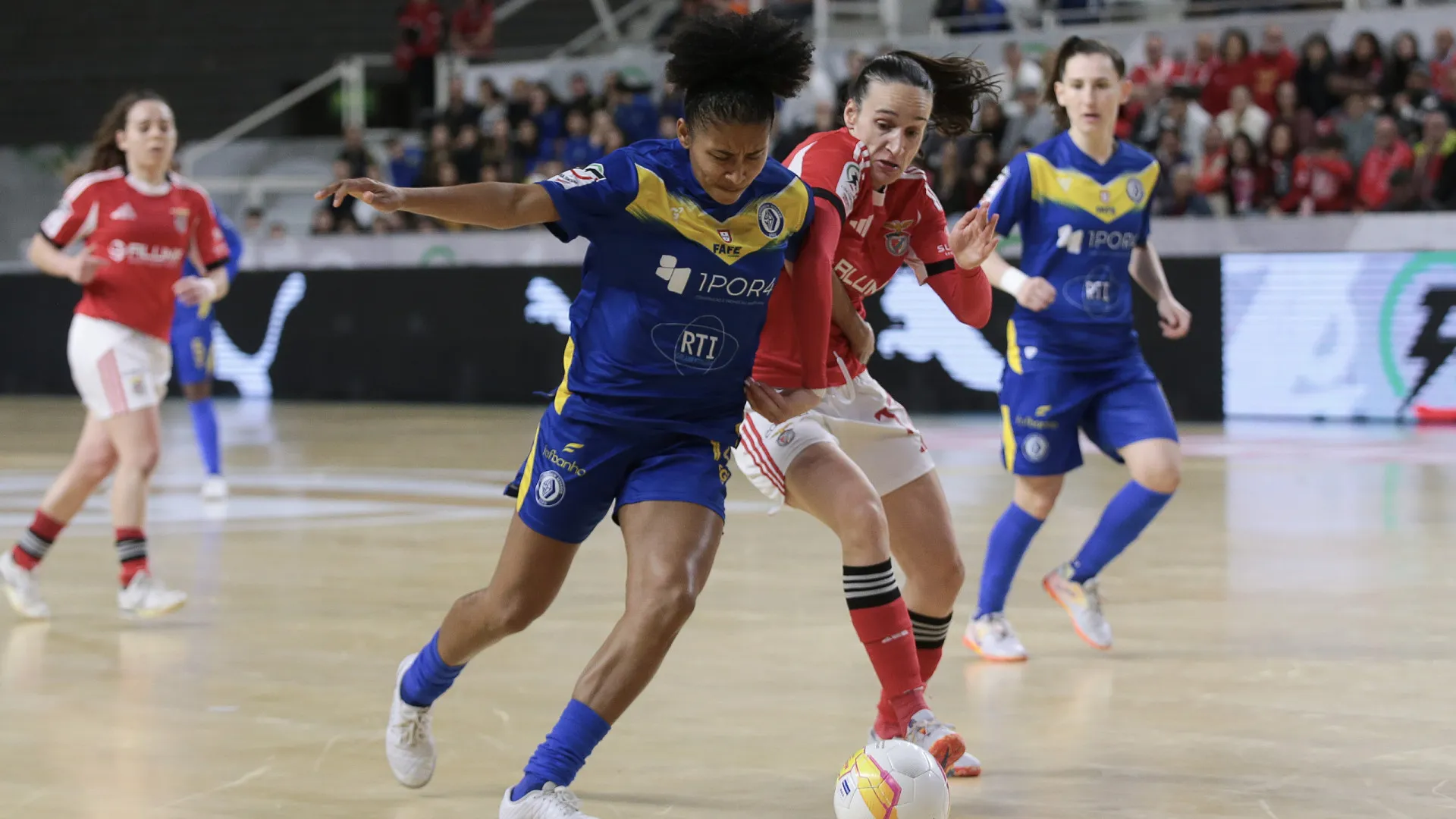 
                    Nun'Álvares bate Benfica e conquista Taça da Liga feminina de futsal
                