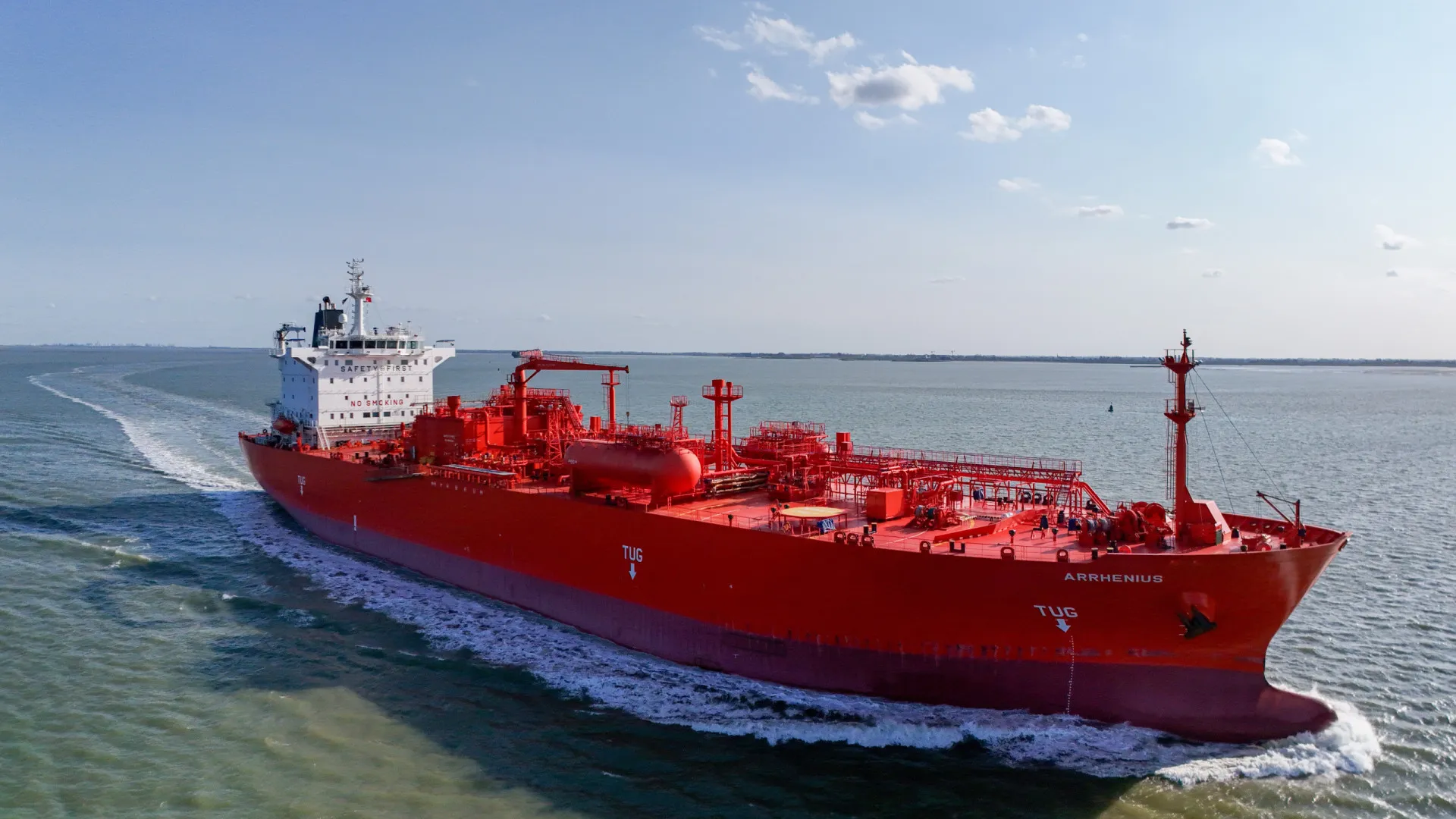 
                    Parlamento iraniano debate taxas para navios no estreito de Ormuz
                