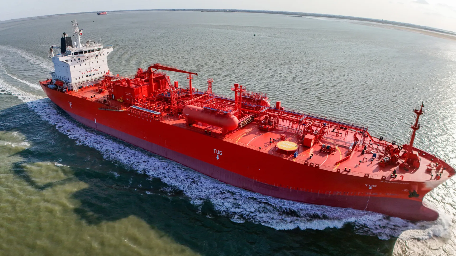 Teerão autorizou "navios não hostis" a passar Estreito de Ormuz