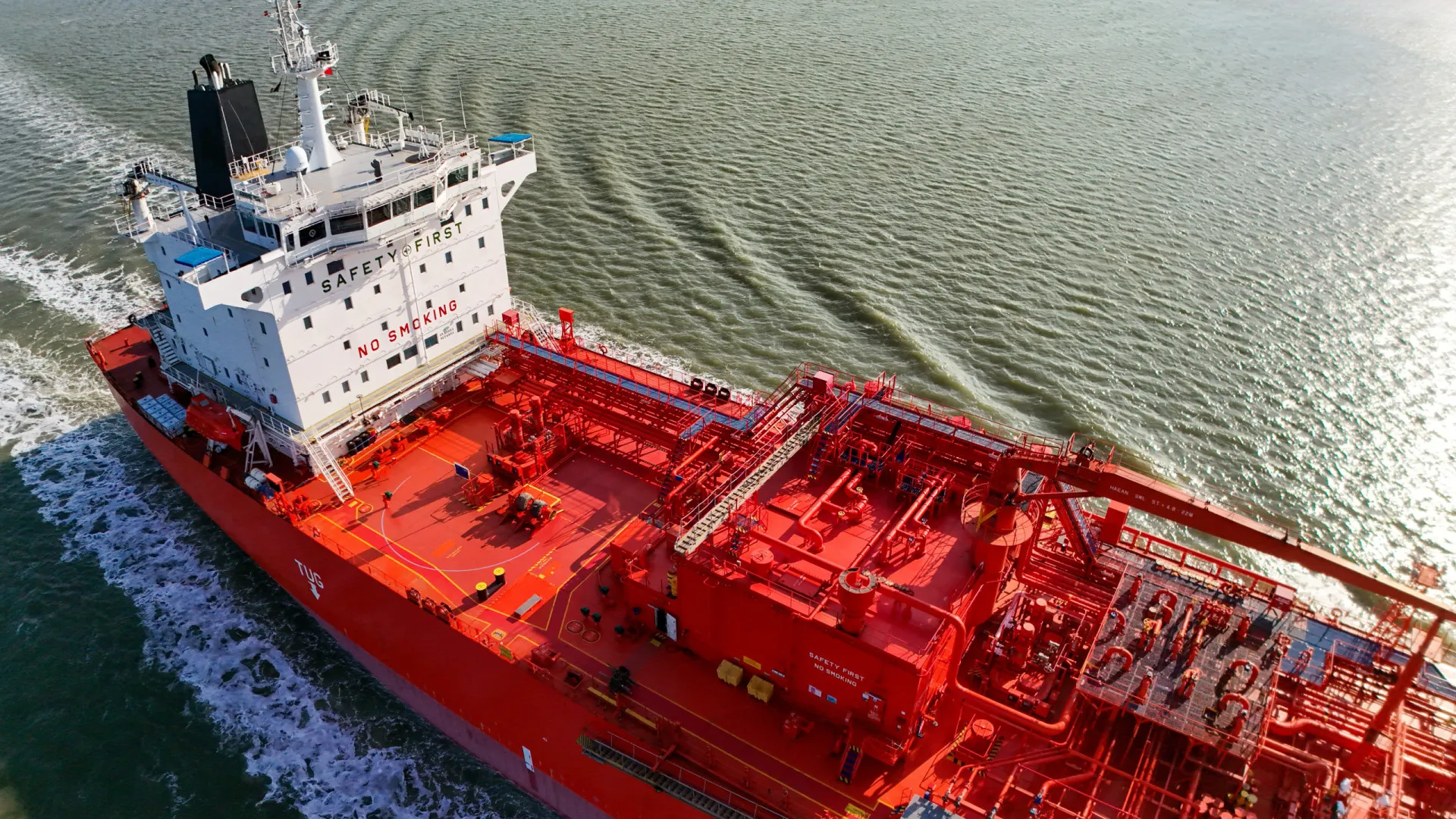 
                    Petroleiro alvo de um ataque perto do Estreito de Ormuz
                