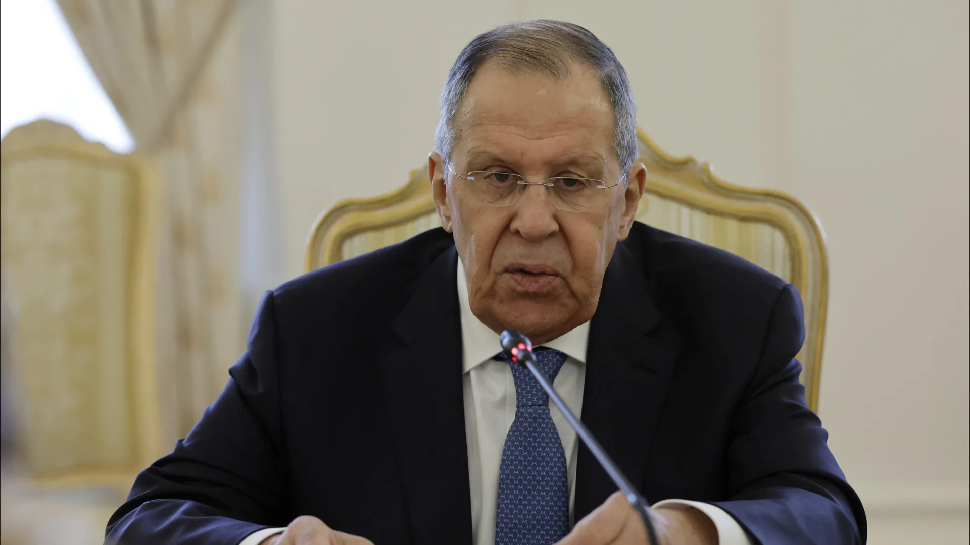 
                    Rússia defende cessar-fogo imediato após conversa com Teerão
                