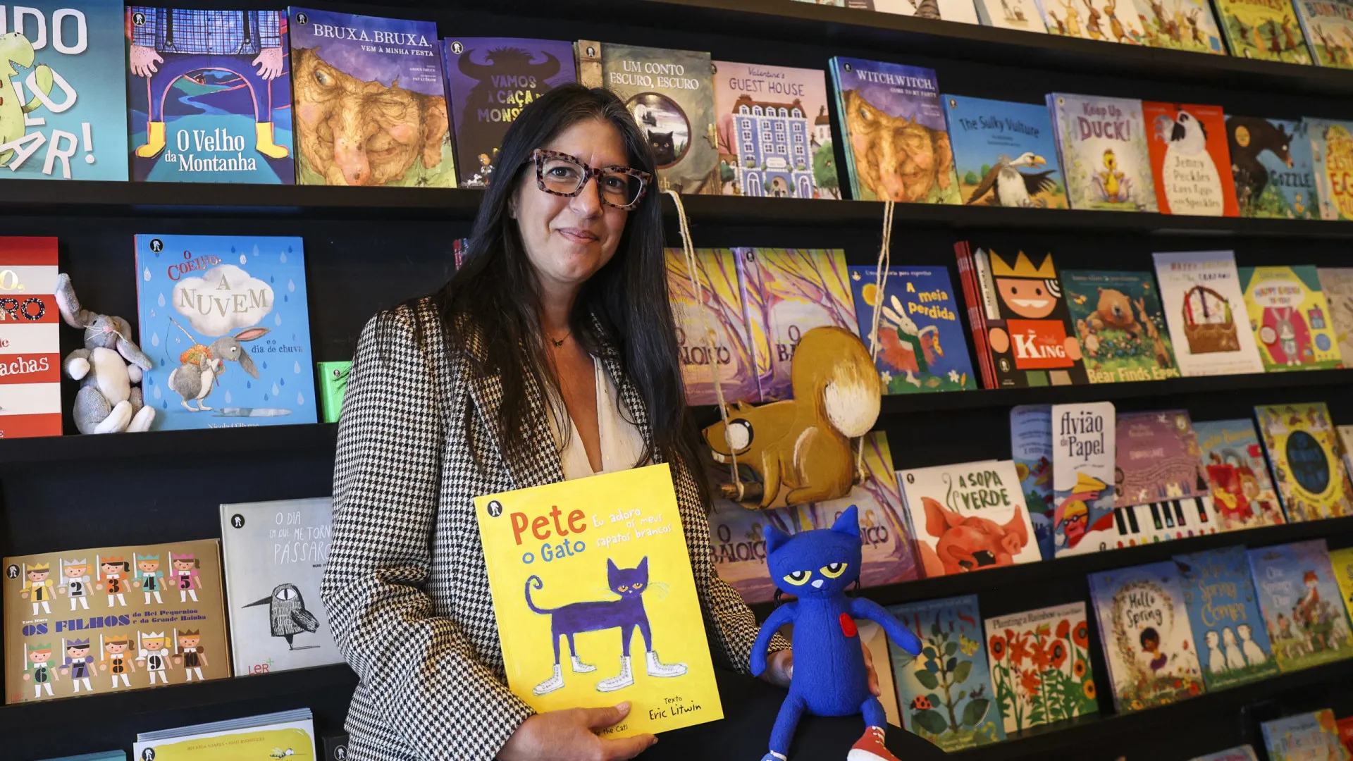 
                    Novo modelo de livraria: 