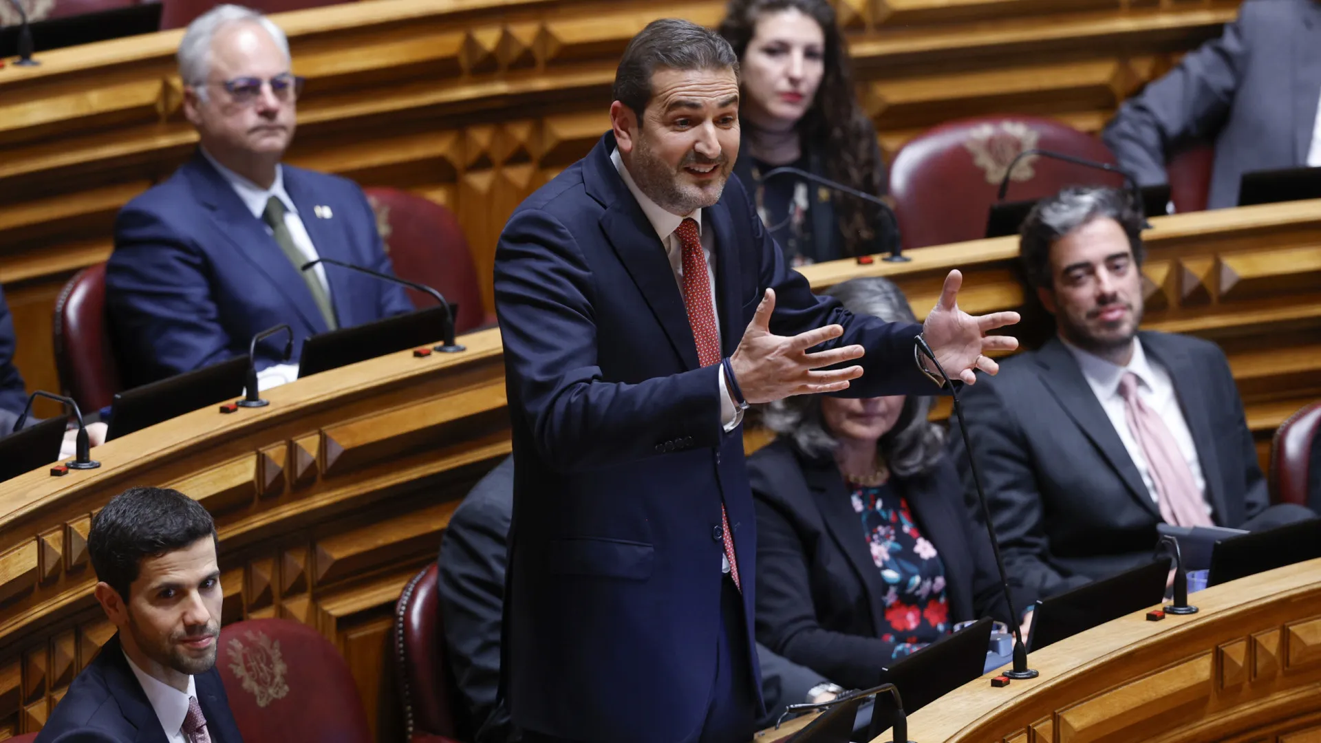 Revisão constitucional? Deve ficar para "segunda fase da legislatura"