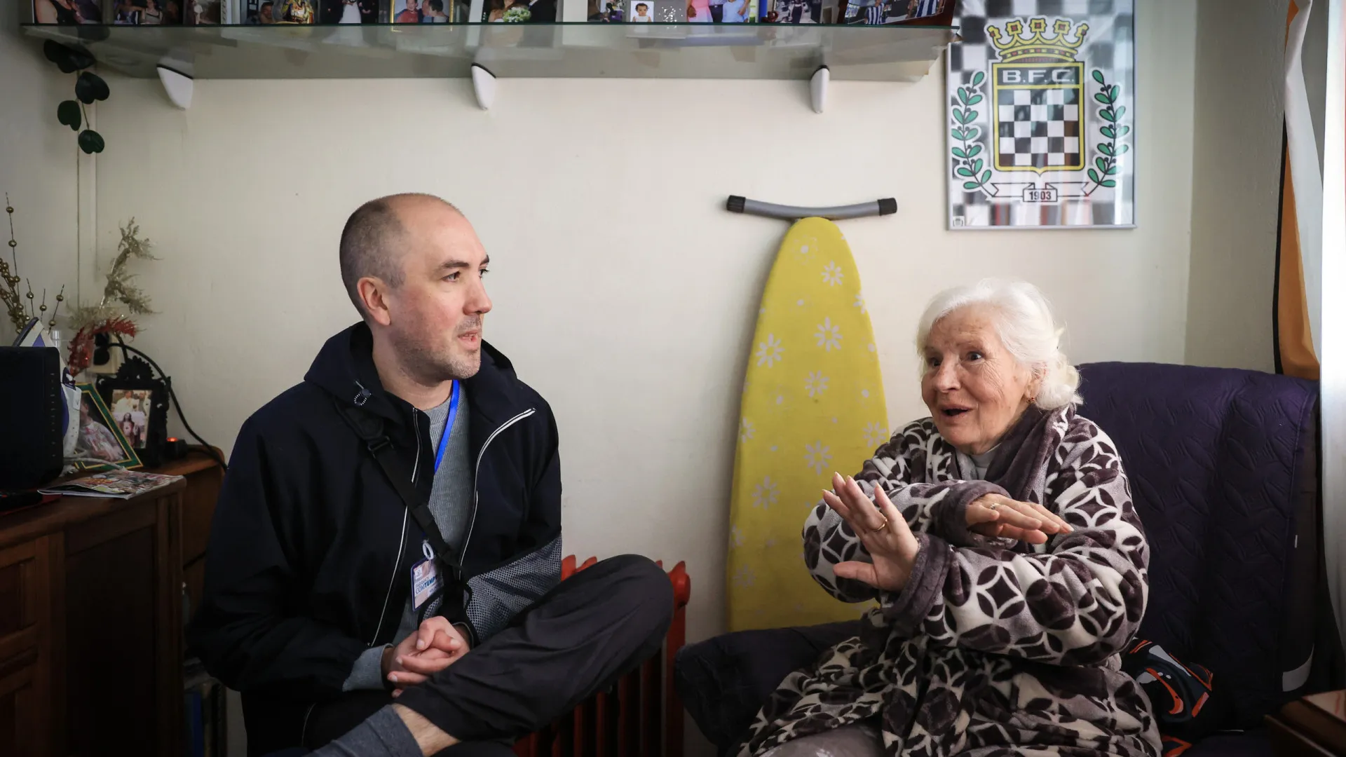 
                    Voluntários passam tempo com idosos isolados na freguesia de Paranhos
                