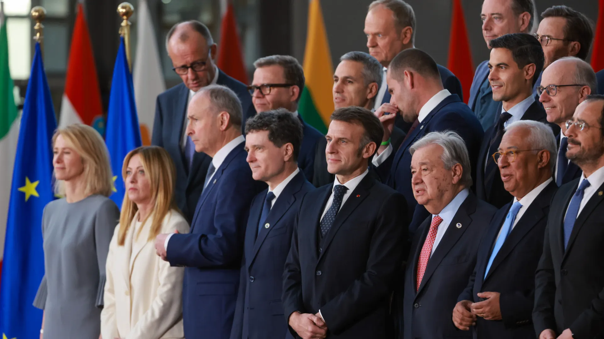 
                    Líderes pedem moratória sobre ataques contra infraestruturas no Irão
                