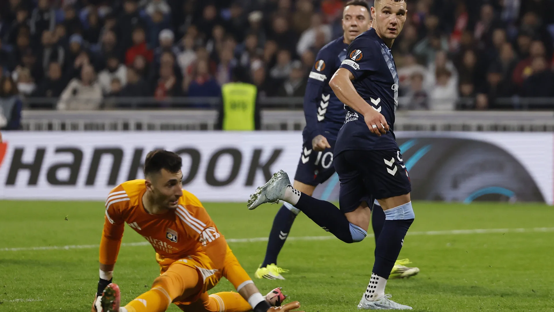 Expulsões tramam Lyon e Paulo Fonseca está fora da Liga Europa