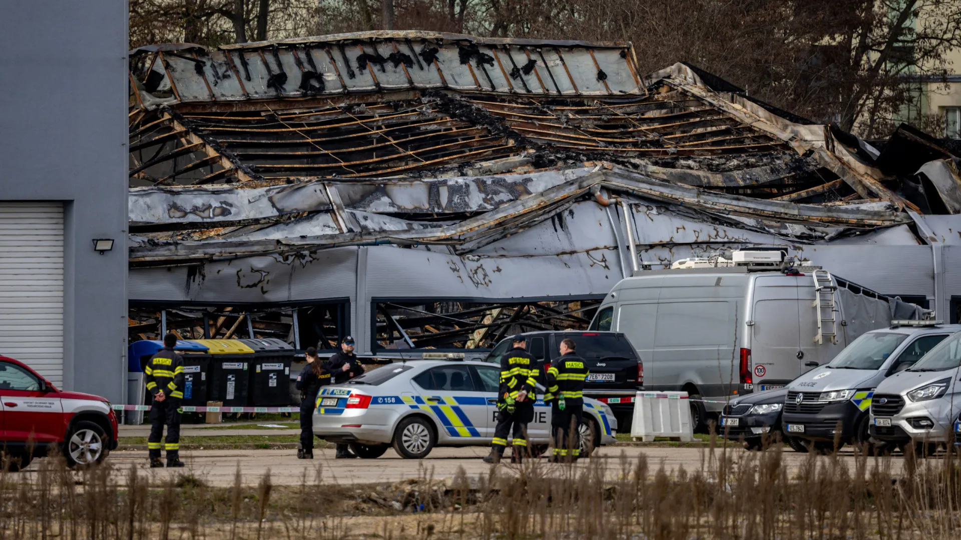 
                    Polícia checa investiga provável ligação terrorista a incêndio em empresa
                