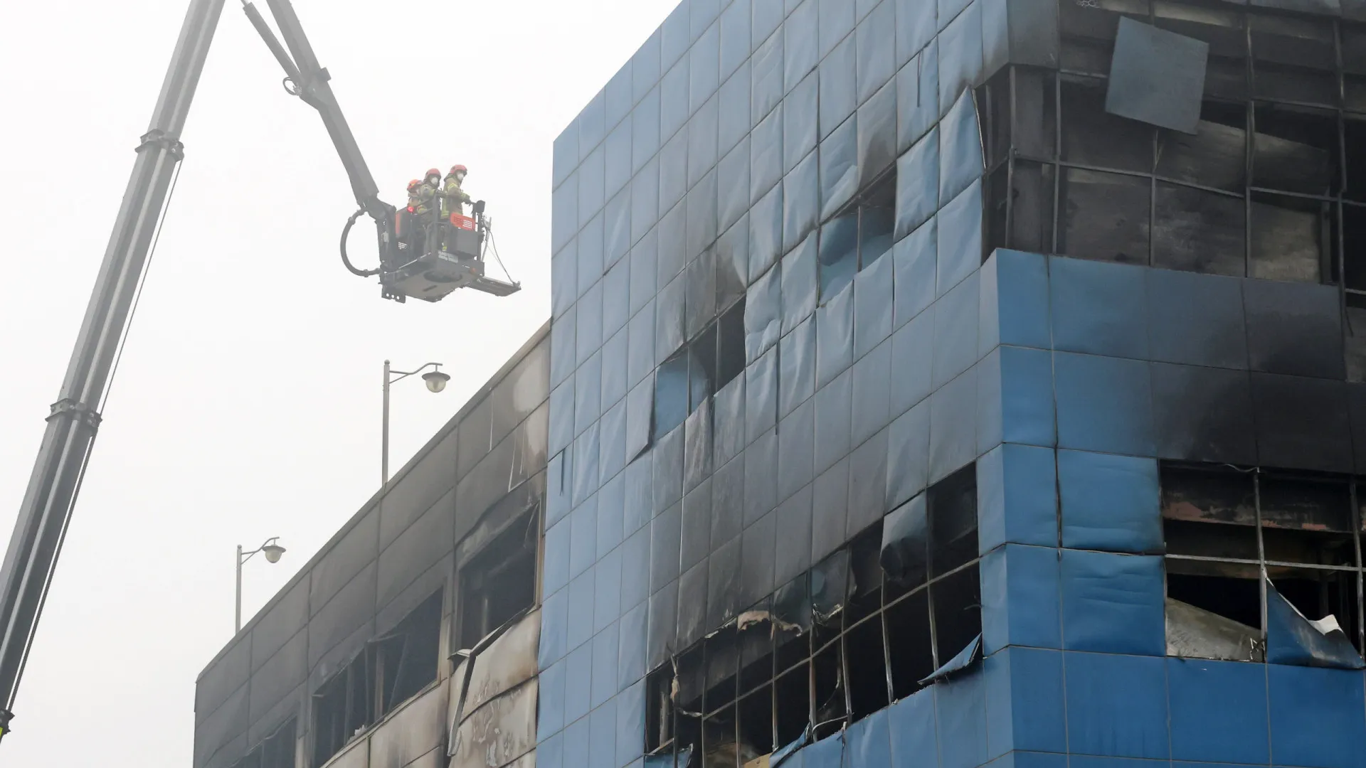 
                    Sobe para 14 número de mortos em incêndio em fábrica na Coreia do Sul
                